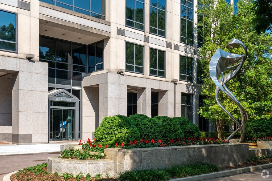 More Photos Of 1300 Parkwood Cir SE, Atlanta Office For Sale