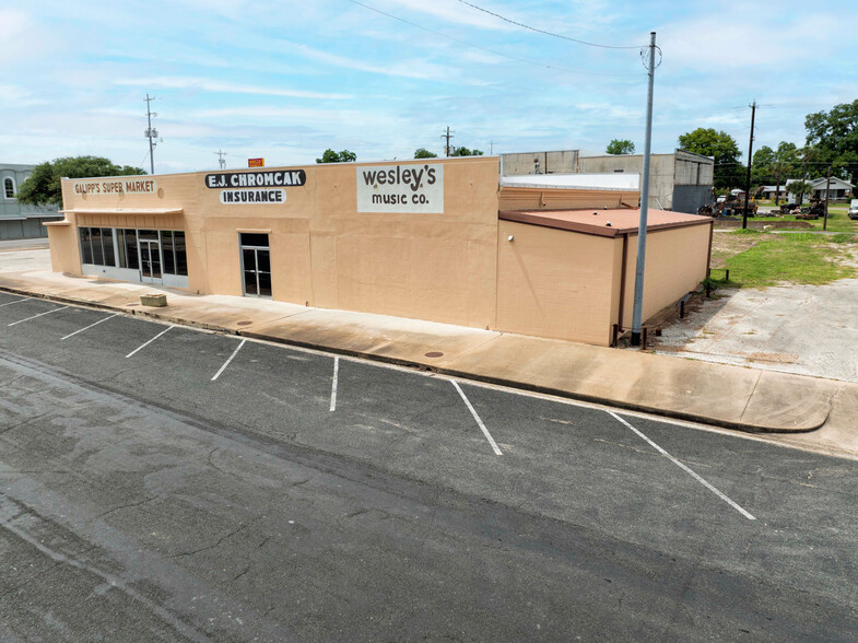 Primary Photo Of 425 N Main St, Schulenburg Freestanding For Sale