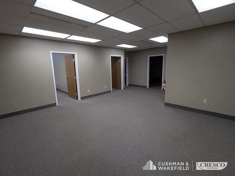 More Photos Of 16600 Sprague Rd, Middleburg Heights Office For Lease