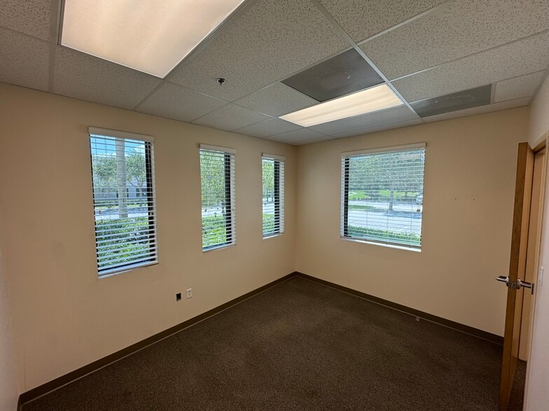 More Photos Of 720 N Brooker Creek Blvd, Oldsmar Flex For Sale