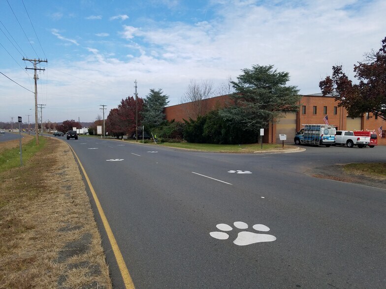 More Photos Of 8395 Euclid Ave, Manassas Park Warehouse For Lease