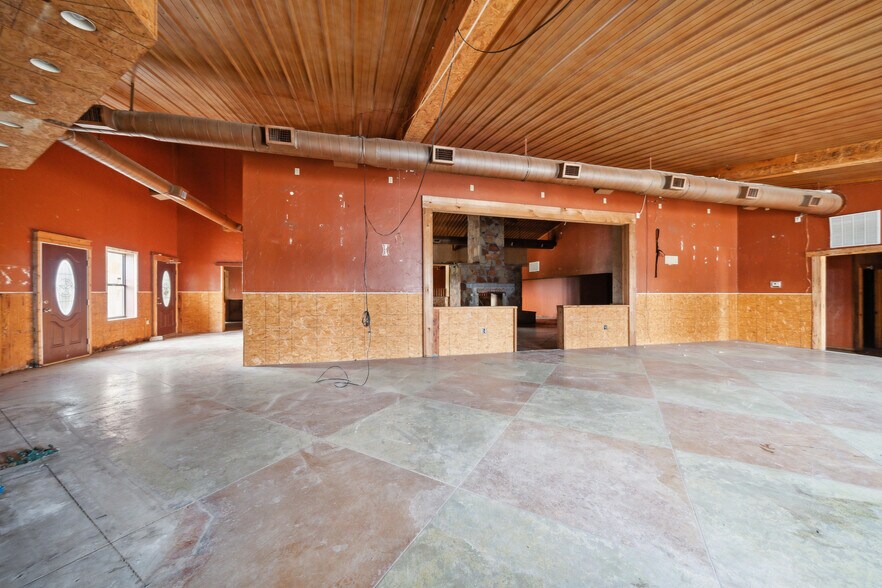 More Photos Of 410 S Interstate 35, Pearsall Storefront Retail Office For Lease