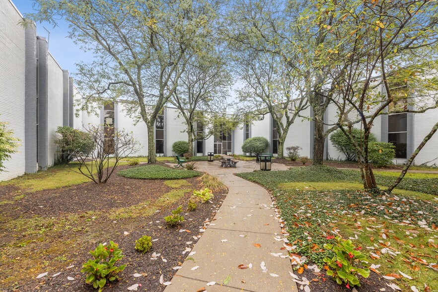 More Photos Of 9403 Kenwood Rd, Blue Ash Medical For Lease