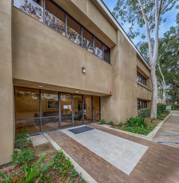 More Photos Of 970 S Village Oaks Dr, Covina Medical For Lease