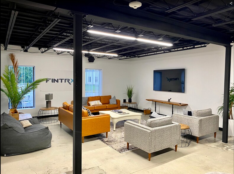 More Photos Of 40 Reservoir Park Dr, Rockland Warehouse For Lease