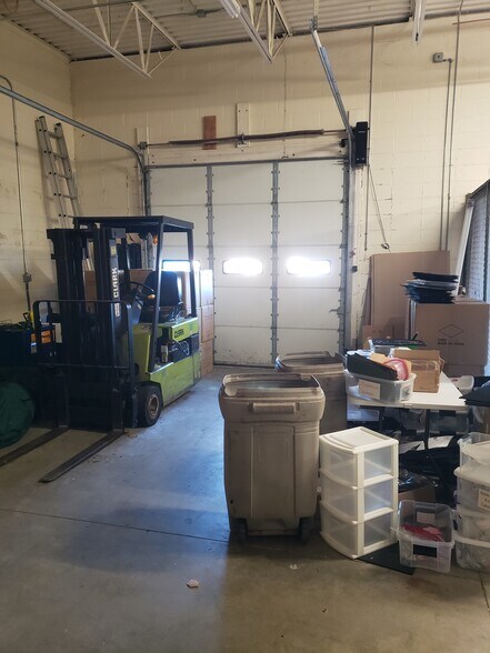 More Photos Of 37 Lark Industrial Pky, Greenville Warehouse For Sale