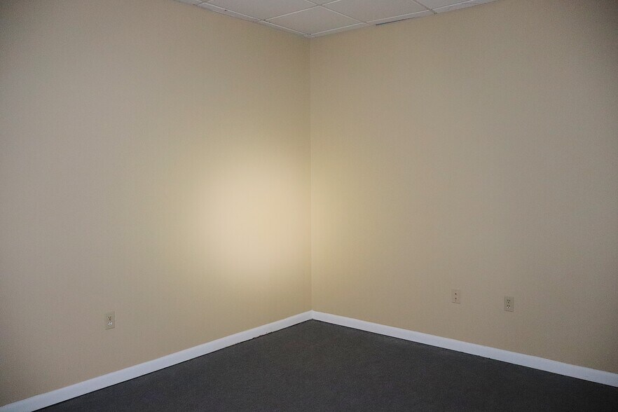 More Photos Of 501 Plaza Dr, Enterprise Storefront Retail Office For Sale