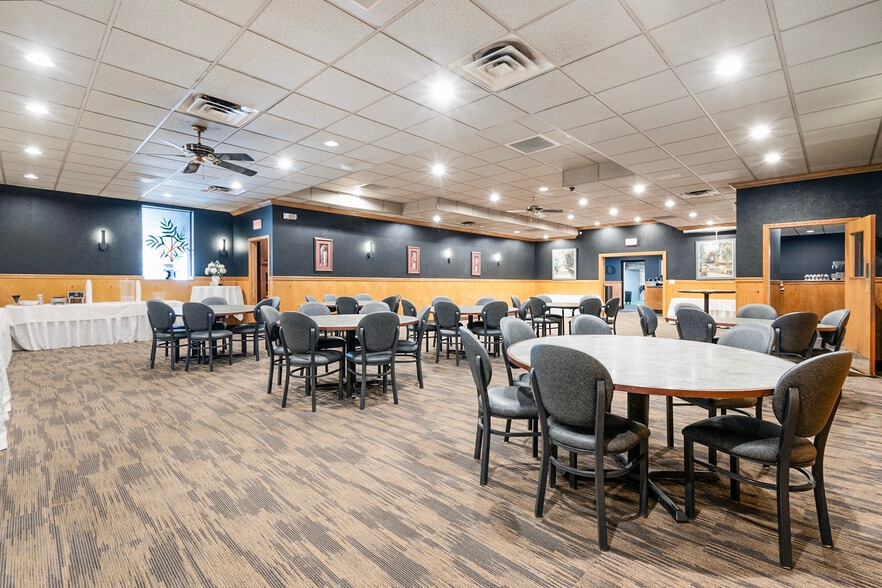 More Photos Of 425 Ridge Rd, Newton Falls Restaurant For Sale