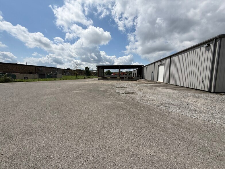 More Photos Of 100 G St, Smyrna Warehouse For Lease