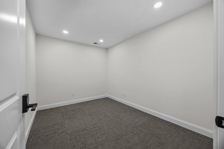 More Photos Of 421 Statesville Blvd, Salisbury Loft Creative Space For Lease