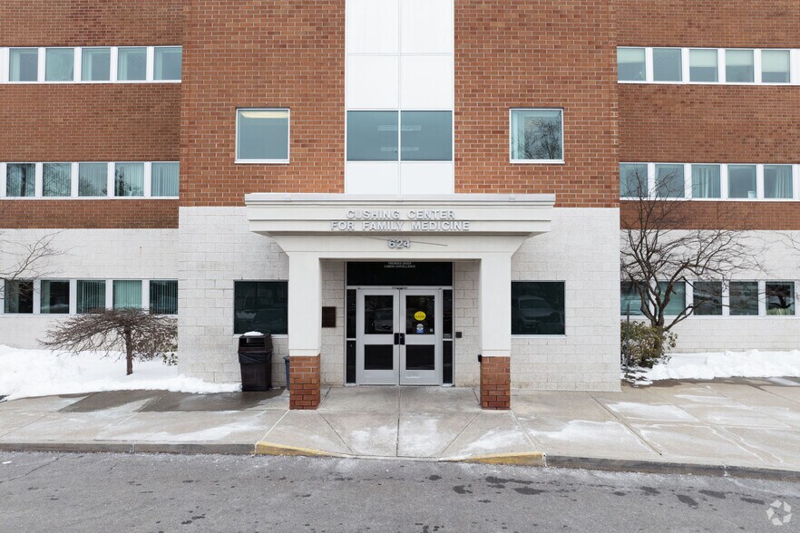 More Photos Of 624 McClellan St, Schenectady Medical For Lease