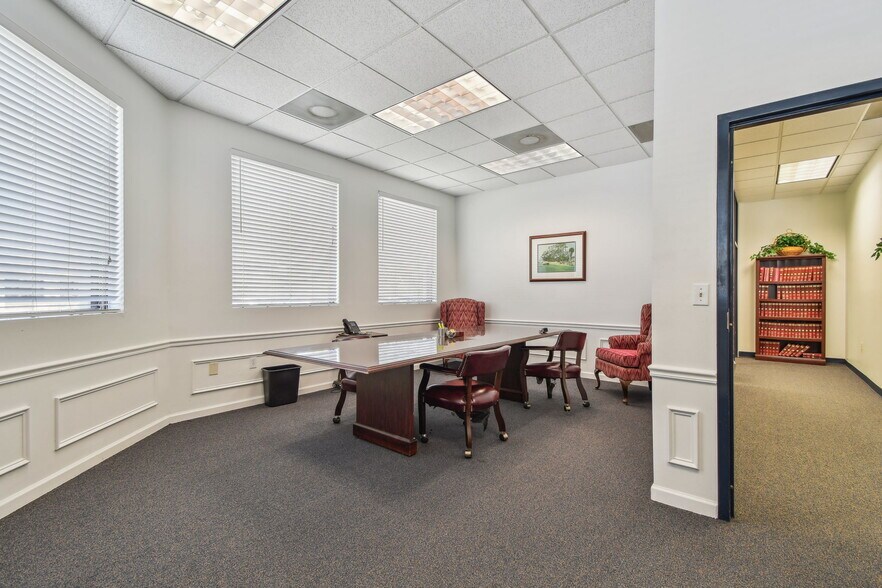 More Photos Of 10901 Danka Cir N, Saint Petersburg Office For Sale