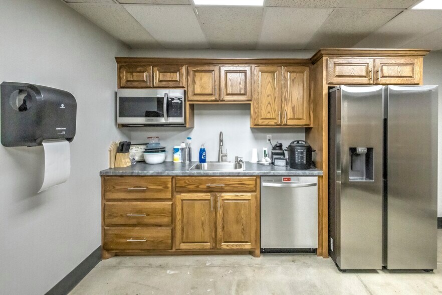 More Photos Of 1909 N Highway 81, Duncan Auto Dealership For Sale