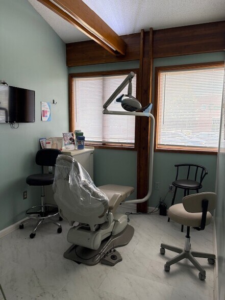 More Photos Of 8650 W 95th St, Overland Park Medical For Lease