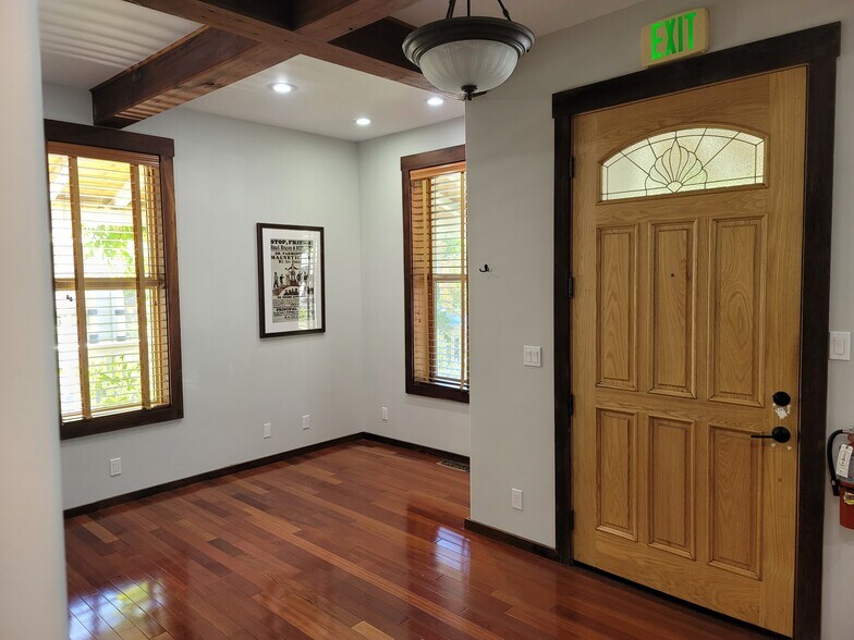 More Photos Of 230 Center St, Healdsburg Office For Lease