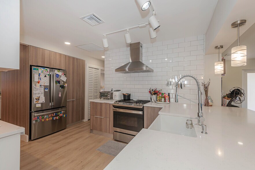 More Photos Of 302 SW 2nd Ave, Dania Beach Multifamily For Sale