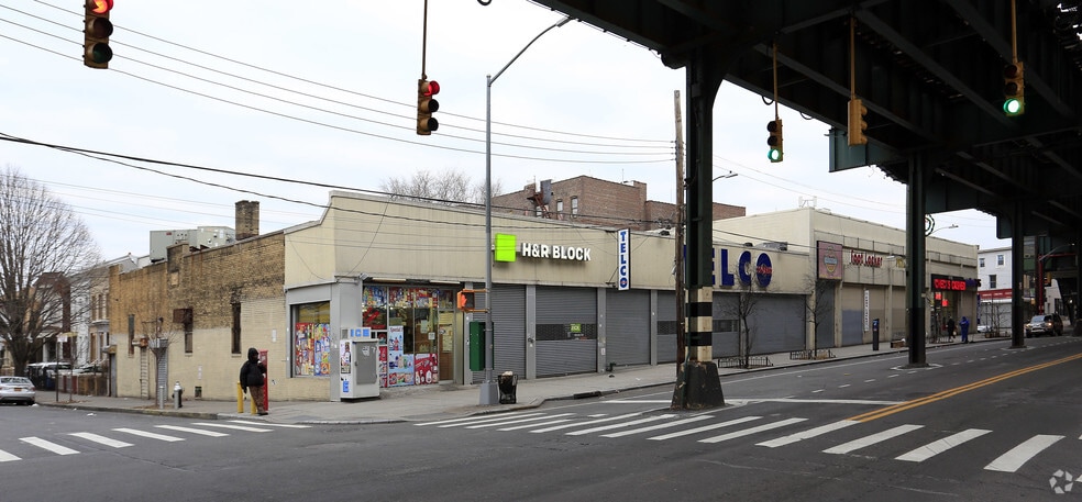 Primary Photo Of 3965 White Plains Rd, Bronx Freestanding For Lease