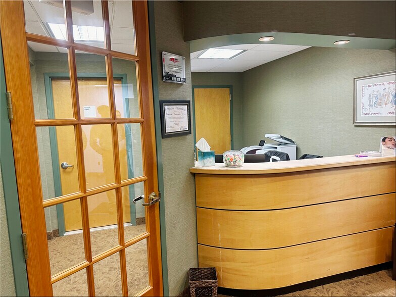 More Photos Of 70 Glen Cove Rd, Roslyn Medical For Sale