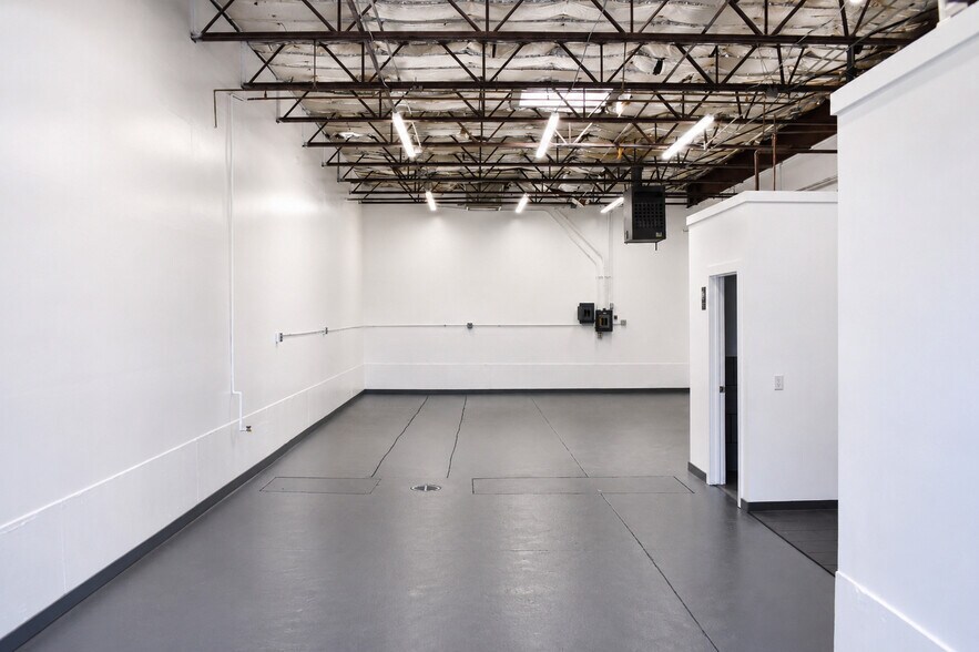 More Photos Of 16010 W 5th Ave, Golden Warehouse For Lease