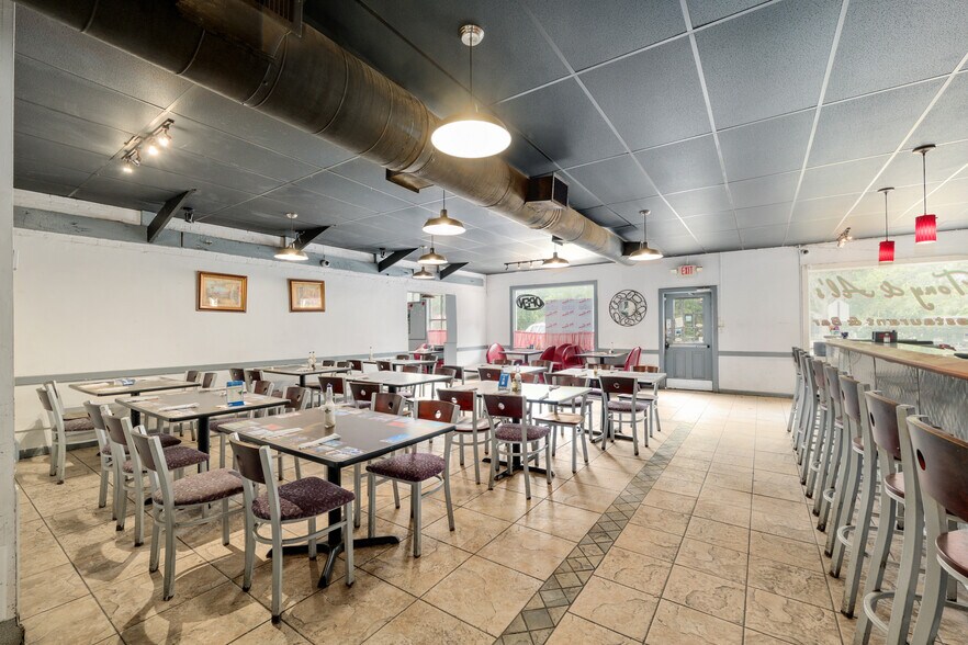 More Photos Of 14960 Main St, Alachua Restaurant For Lease