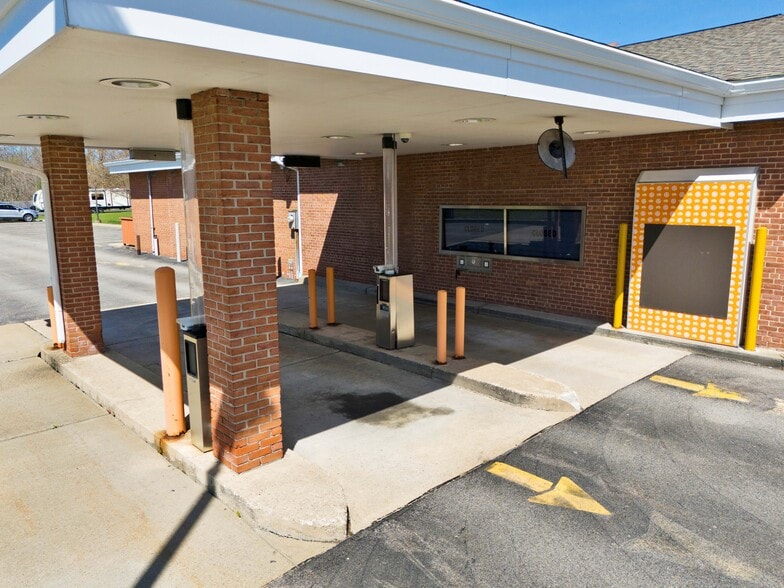 More Photos Of 6840 Erie Rd, Derby Bank For Lease
