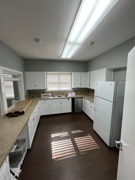 More Photos Of 2400 NW 24th St, Fort Worth Office For Sale