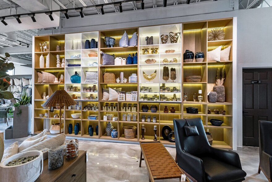 More Photos Of 12870 US Hwy 98, Miramar Beach Showroom For Sale