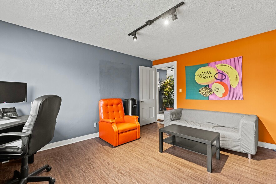 More Photos Of 196 King St, St Catharines Office For Sale