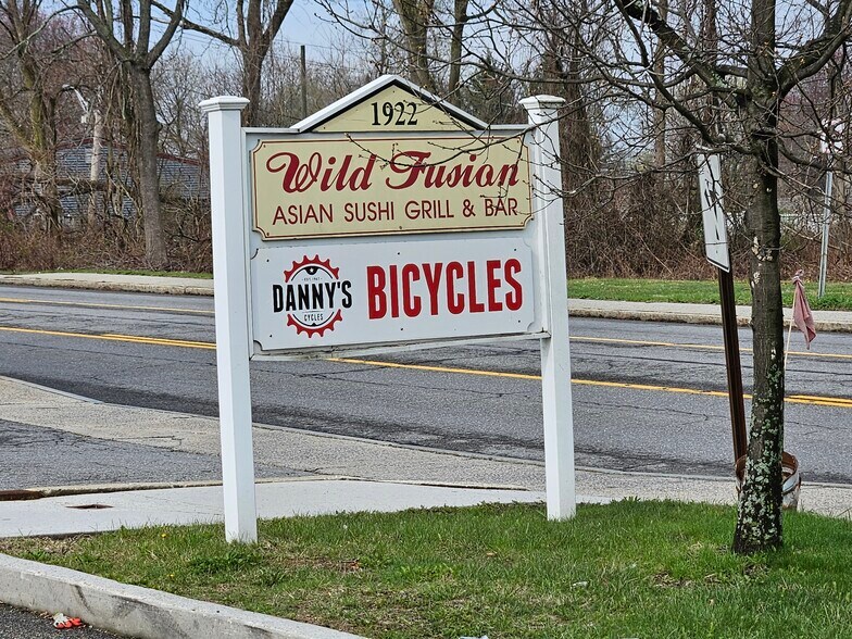 More Photos Of 1922 E Main St, Mohegan Lake Freestanding For Lease