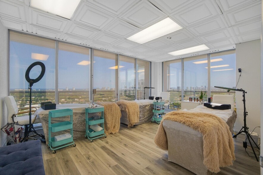 More Photos Of 1720 Harrison St, Hollywood Office Residential For Lease