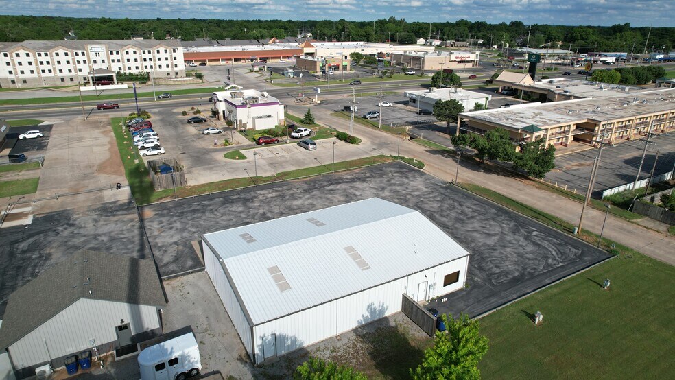 More Photos Of 1665 W Legacy Dr, Duncan Flex For Sale