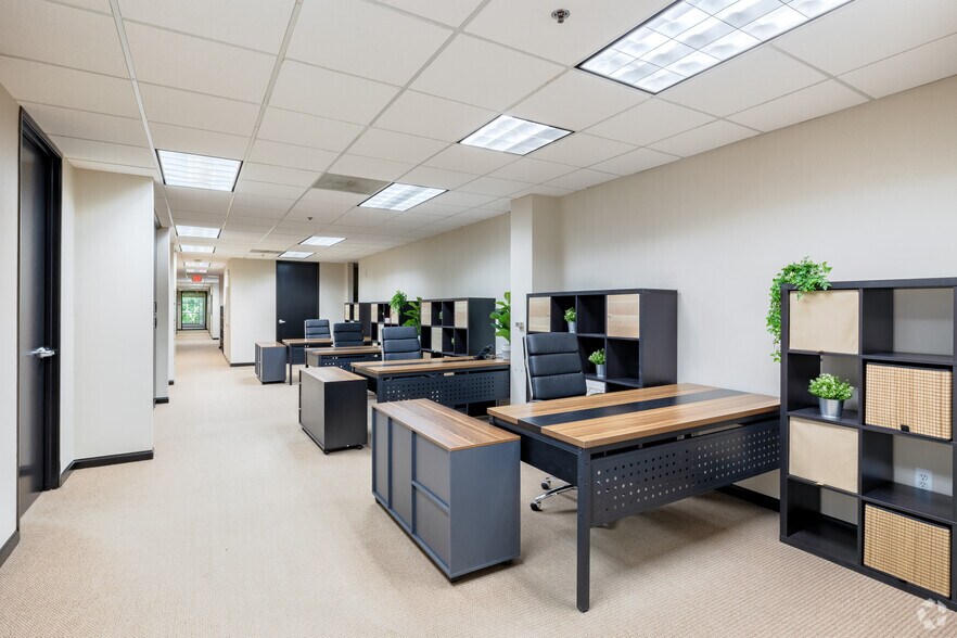 More Photos Of 40900 Woodward Ave, Bloomfield Hills Coworking Space