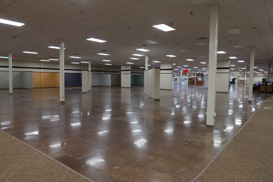 More Photos Of 4326 Dowlen Rd, Beaumont General Retail For Lease