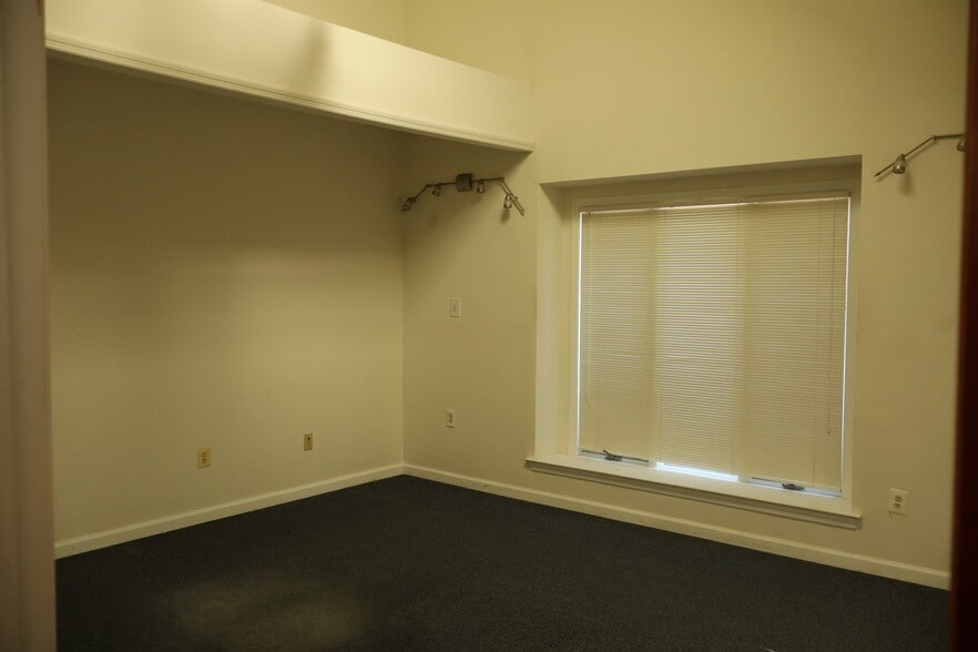 More Photos Of 200 Haddonfield Berlin, Gibbsboro Office For Sale