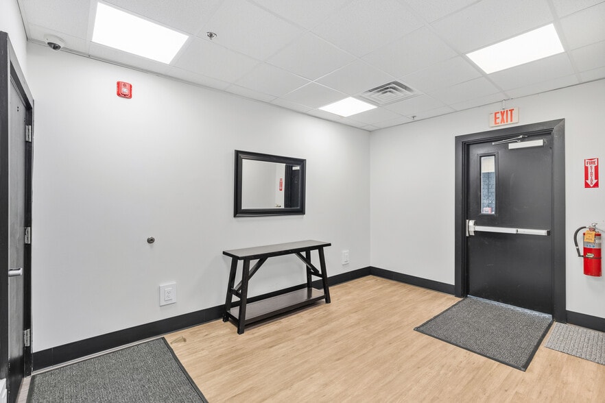 More Photos Of 14 Home News Row, New Brunswick Warehouse For Lease