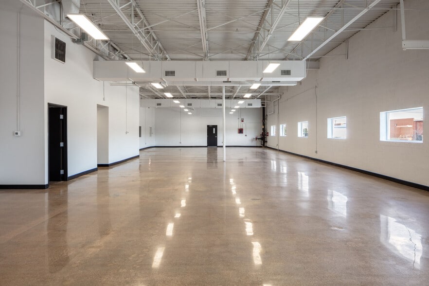 More Photos Of 4919 Woodall St, Dallas Warehouse For Sale