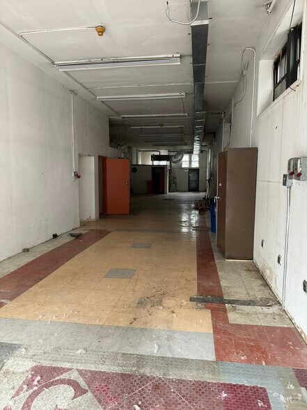 More Photos Of 328 48th St, Union City Storefront Retail Residential For Lease