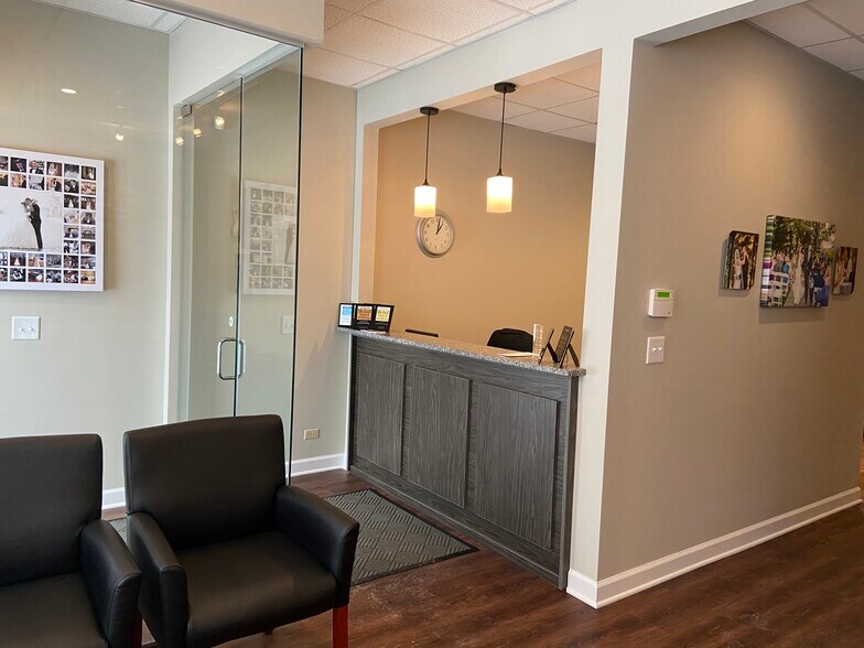 More Photos Of 4300 Lincoln Ave, Rolling Meadows Showroom For Sale