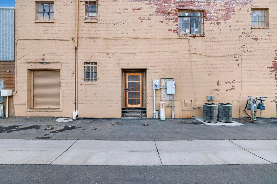 More Photos Of 233 Main Ave E, Twin Falls Storefront For Sale