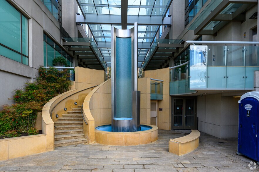 More Photos Of 3550 S Clark St, Arlington Office For Lease