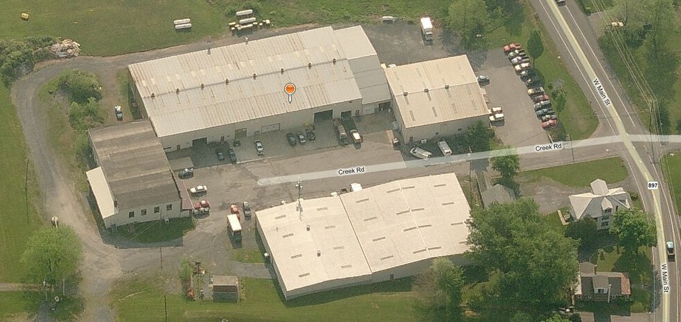 More Photos Of 82-86 W Main St, Reinholds Warehouse For Lease