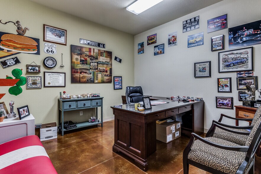 More Photos Of 230 E Ovilla Rd, Red Oak Office For Lease