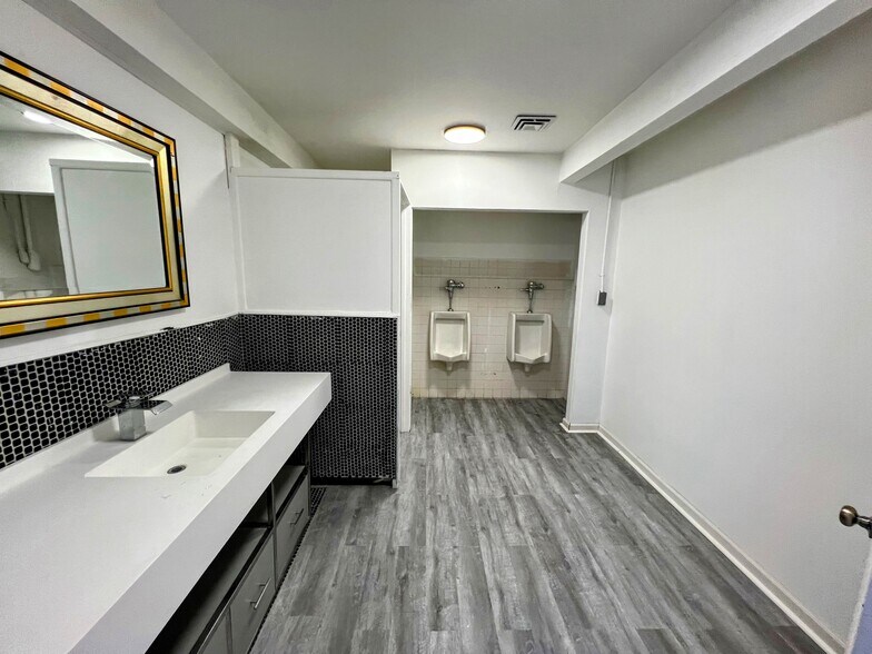 More Photos Of 910 E Sahara Ave, Las Vegas Loft Creative Space For Lease