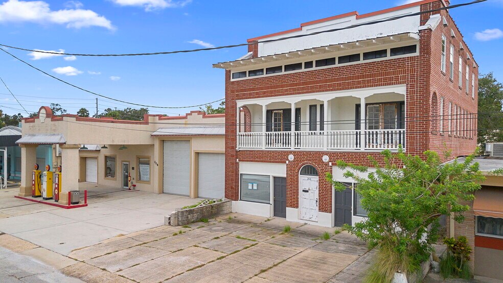 More Photos Of 204 Magnolia St, New Smyrna Beach Restaurant For Sale