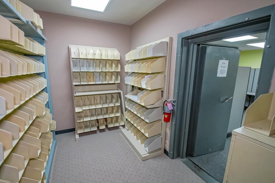 More Photos Of 805 Robin St/ 406 Airline Hwy, La Place Office For Sale