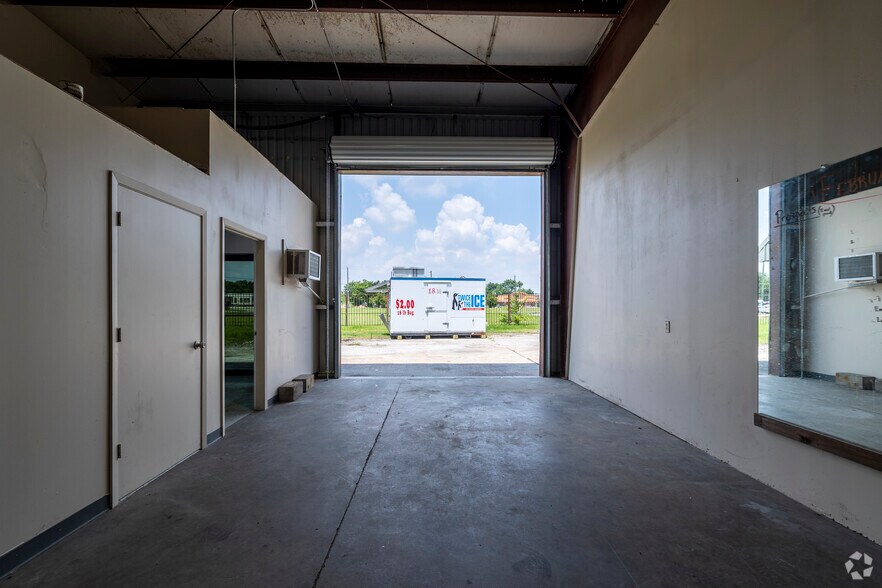 More Photos Of 130 Mitchell Rd, Houston Unknown For Lease