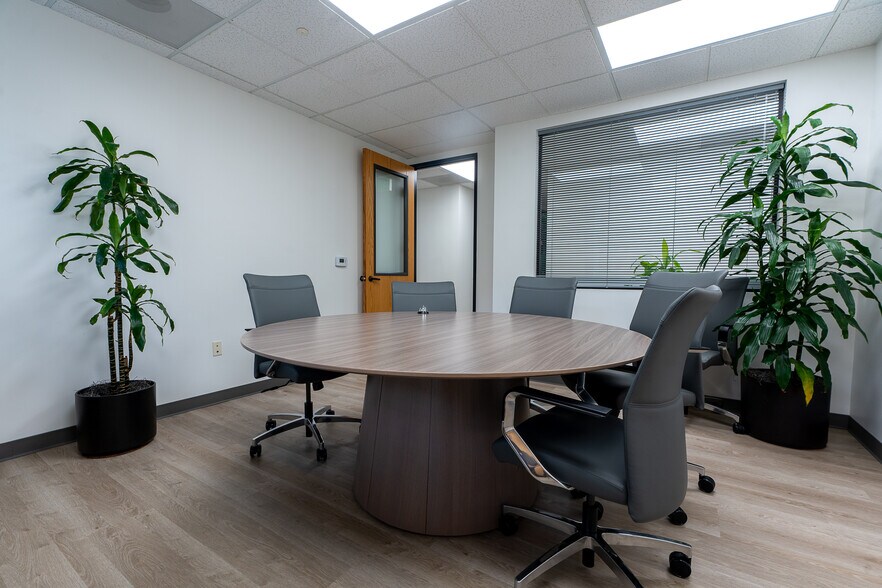 More Photos Of 6390 Greenwich Dr, San Diego Loft Creative Space For Lease