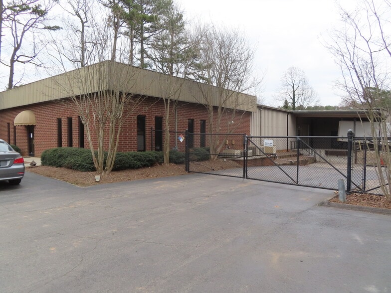 More Photos Of 8621 Barefoot Industrial Rd, Raleigh Warehouse For Lease