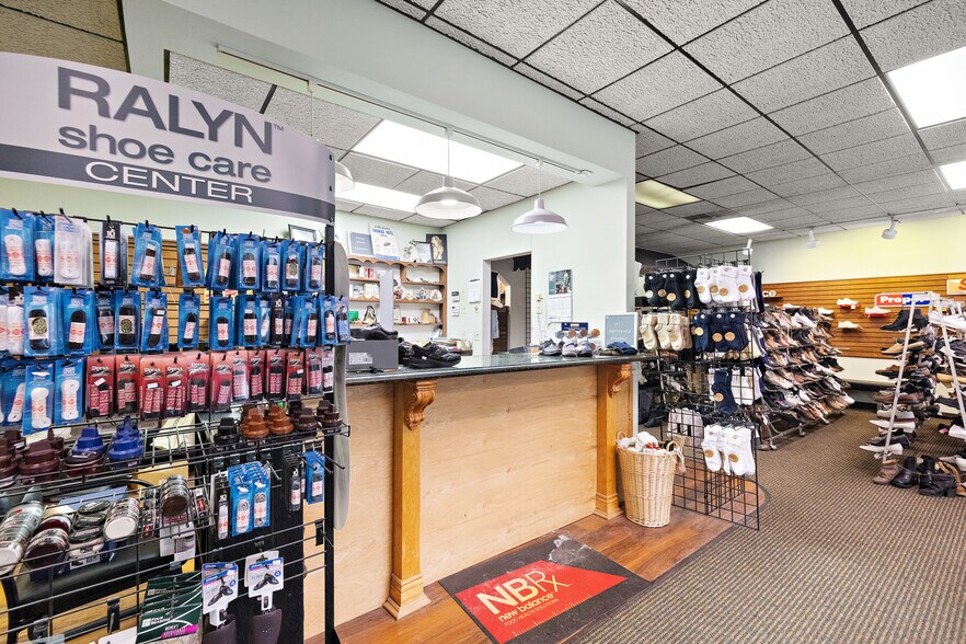 More Photos Of 23515 Nine Mack Dr, Saint Clair Shores Freestanding For Lease