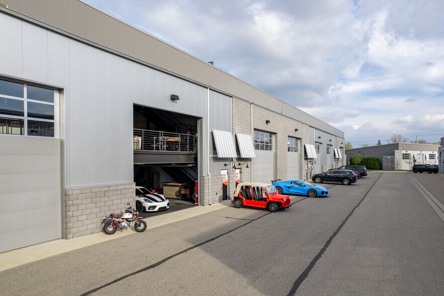 More Photos Of 154 W Speed Way, Pontiac Parking Garage For Sale